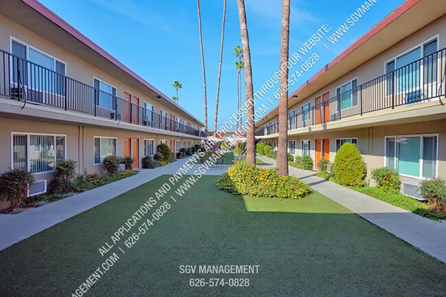 Park Royal Apartments in Azusa, CA - Foto de edificio - Building Photo