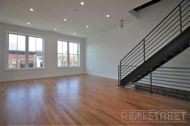 333 Tompkins Avenue in Brooklyn, NY - Building Photo - Floor Plan