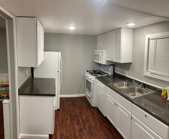 398 Sunset Dr in Corning, NY - Foto de edificio - Building Photo