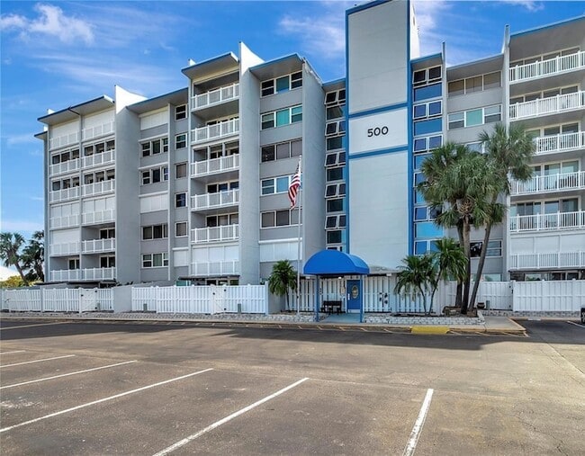 500 Treasure Island Causeway, Unit 308 in Treasure Island, FL - Building Photo - Building Photo