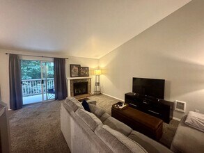 Mill Creek - Country Club Condo in Mill Creek, WA - Building Photo - Building Photo
