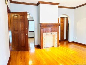 21 Cottage St in New Haven, CT - Building Photo - Building Photo
