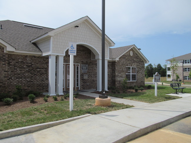 Kelly Pointe Apartments in Lenoir City, TN - Building Photo - Building Photo