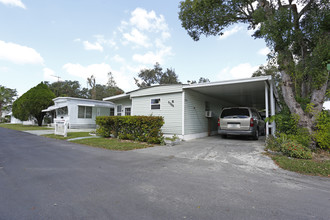 Friendly Park in Zephyrhills, FL - Building Photo - Building Photo