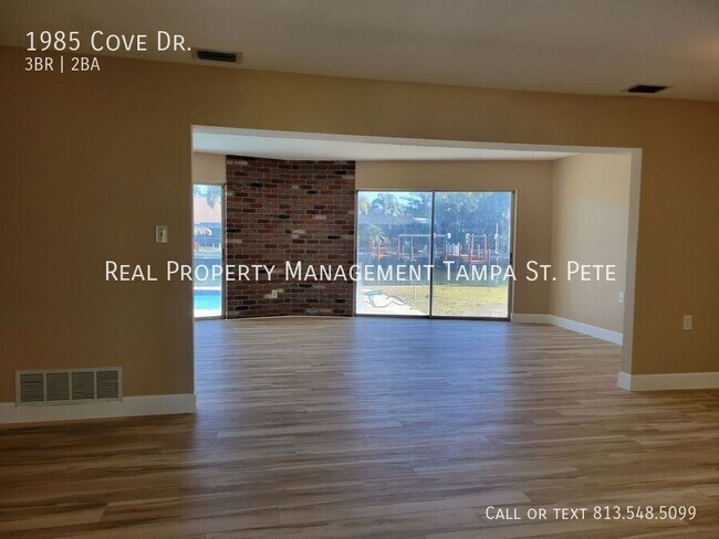 1985 Cove Dr in Largo, FL - Building Photo - Building Photo