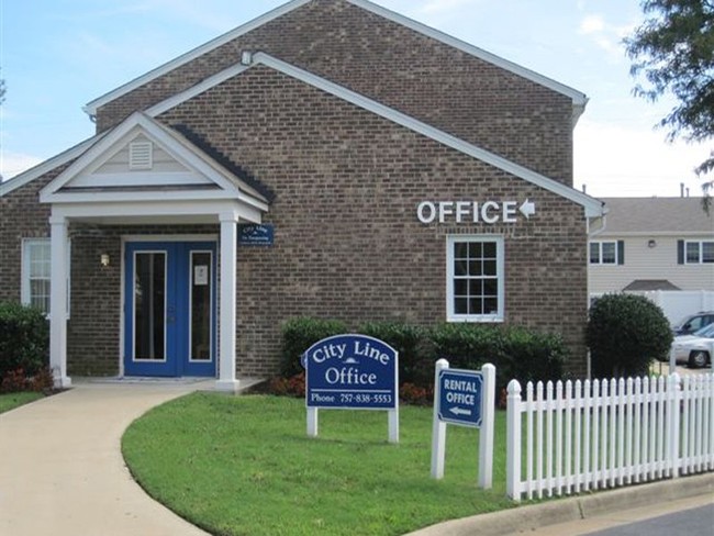 City Line Apartments in Newport News, VA - Building Photo - Building Photo