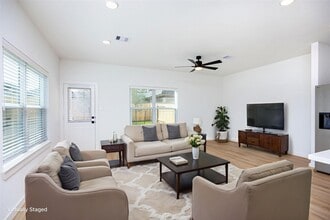 1947 Longmire Villas Ct in Conroe, TX - Building Photo - Building Photo