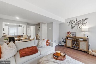 2568 S Arlington Mill Dr in Arlington, VA - Building Photo - Building Photo