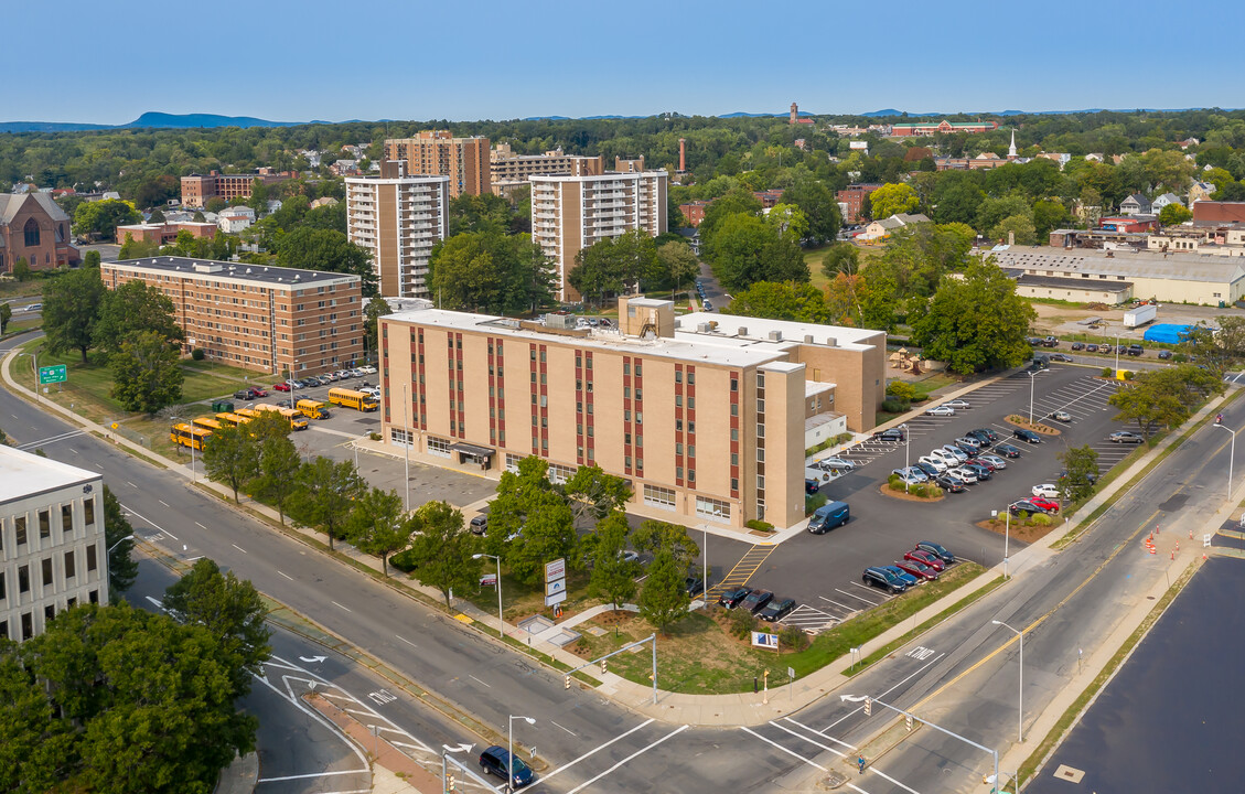 Chestnut Crossing in Springfield, MA - Building Photo