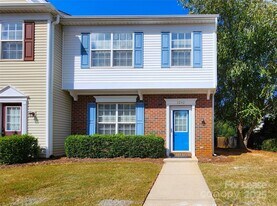 3242 Mannington Dr in Charlotte, NC - Building Photo