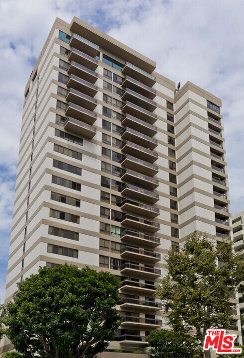 10445 Wilshire Blvd in Los Angeles, CA - Building Photo