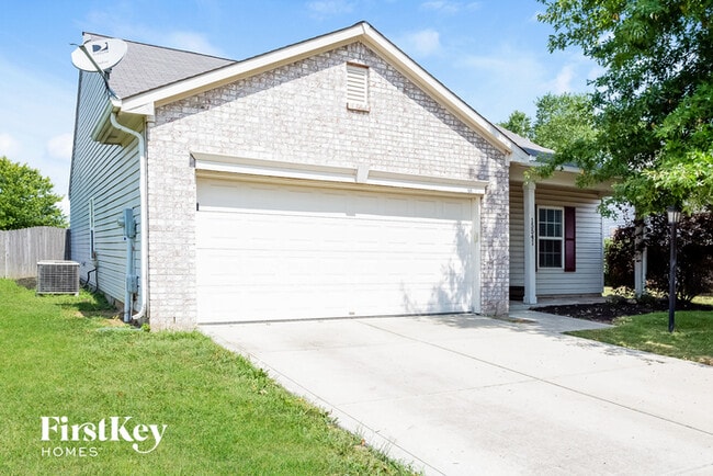 15541 Outside Trail in Noblesville, IN - Building Photo - Building Photo