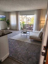 8726 Independence Ave in Los Angeles, CA - Building Photo