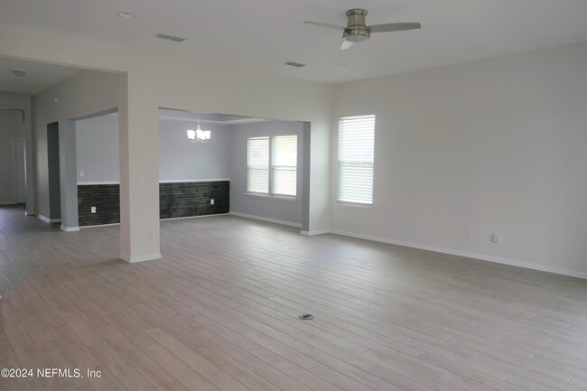 375 Great Lakes Cir in Jacksonville, FL - Building Photo - Building Photo