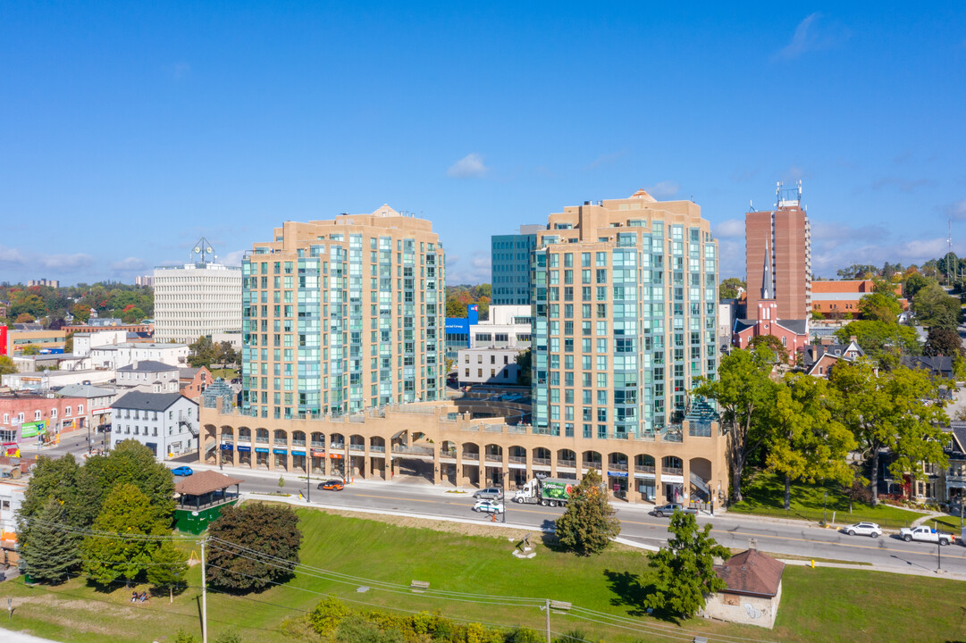 Bayshore Landing in Barrie, ON - Building Photo