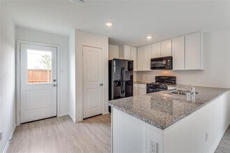 1426 Running Mare Wy in Heartland, TX - Foto de edificio - Building Photo