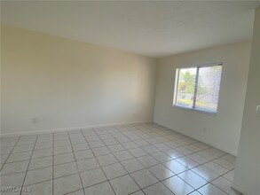 151 Cape Coral Pkwy W in Cape Coral, FL - Foto de edificio - Building Photo