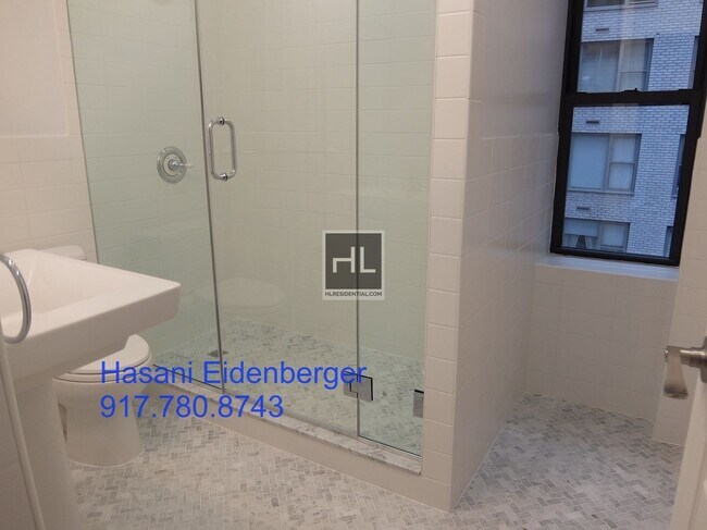 WEST 56 STREET in New York, NY - Foto de edificio - Building Photo