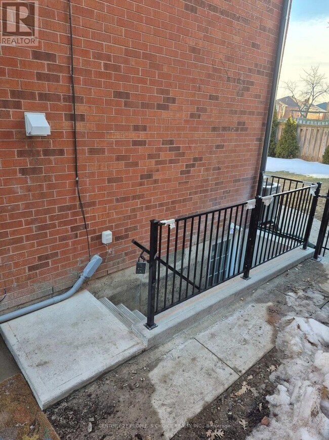 4554 Willow Creek Dr in Mississauga, ON - Building Photo - Building Photo