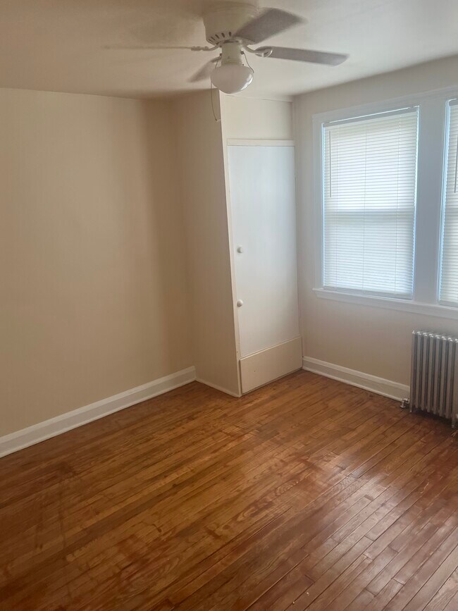 5554 Midwood Ave, Unit Apt#1 in Baltimore, MD - Building Photo - Building Photo