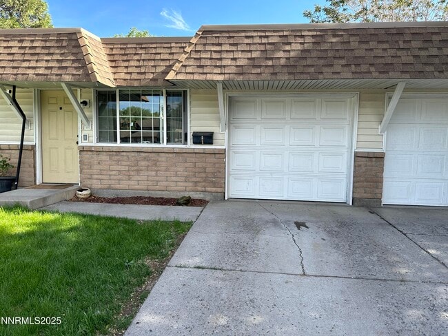 1501 Gault Way in Sparks, NV - Building Photo - Building Photo