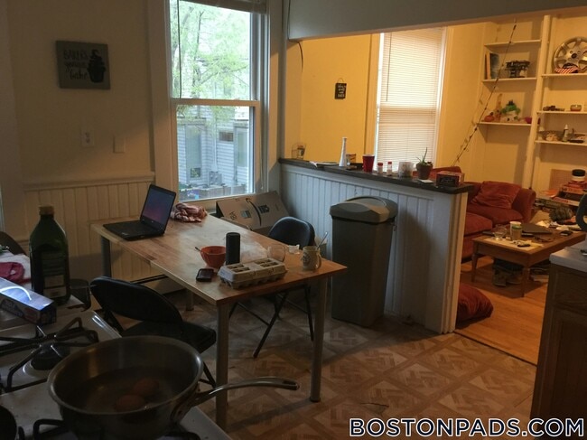 35 Brookline St, Unit 7 in Cambridge, MA - Building Photo - Building Photo