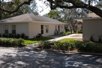 1251 Sylvia Ave in Spring Hill, FL - Foto de edificio - Building Photo