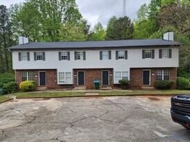 2932 Spruce Circle in Snellville, GA - Building Photo