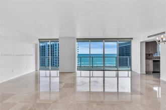 5900 Collins Ave, Unit 1906 in Miami Beach, FL - Building Photo - Building Photo