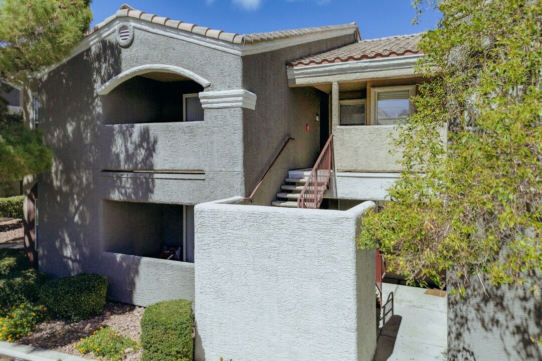 5055 W Hacienda Ave in Las Vegas, NV - Building Photo