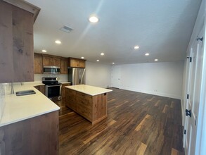 884 Silvertree Ln in North Salt Lake, UT - Building Photo - Building Photo