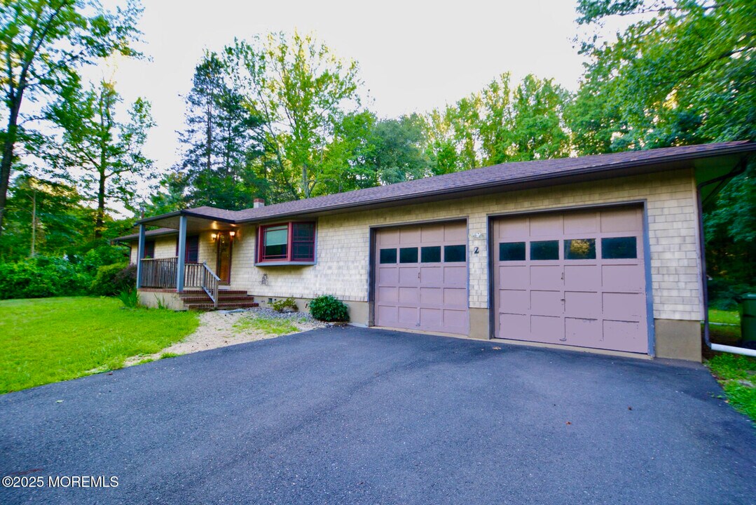 2 S Rochdale Ave in Roosevelt, NJ - Building Photo