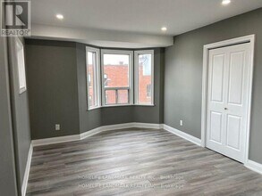 610 Bloor St W in Toronto, ON - Building Photo - Building Photo