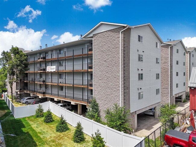 30 Lincoln Ave, Unit 12