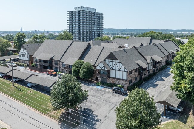 Woodward Terrace in Tulsa, OK - Building Photo - Building Photo