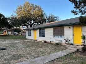 1312 Dartmouth Ave in San Marcos, TX - Building Photo