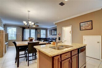 1071 NW 33rd Ct in Pompano Beach, FL - Building Photo - Building Photo