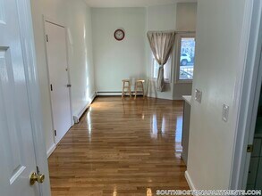 285 Dorchester St, Unit 1 in Boston, MA - Foto de edificio - Building Photo