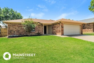 6412 High Lawn Terrace in Watauga, TX - Building Photo - Building Photo