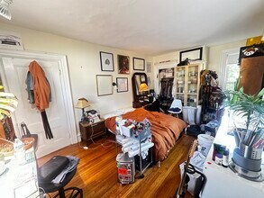 5 Day St, Unit 2 in Cambridge, MA - Foto de edificio - Building Photo