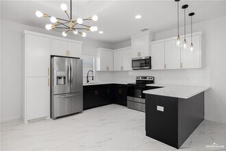 11 E Hibiscus Ave in McAllen, TX - Building Photo - Building Photo