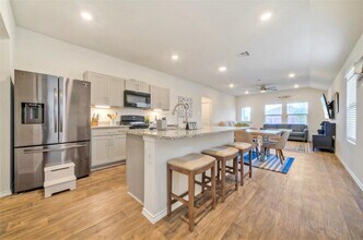 270 Dorchester Dr in Uhland, TX - Building Photo - Building Photo