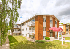 Delcourt Apartments in Edmonton, AB - Building Photo