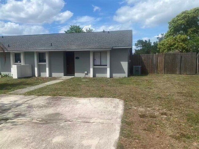 9767 Piney Point Cir in Orlando, FL - Building Photo - Building Photo