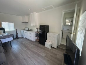 4826 Coolidge Ave, Unit #B in Culver City, CA - Building Photo - Building Photo