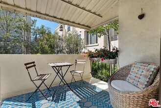 11789 Montana Ave in Los Angeles, CA - Building Photo - Building Photo