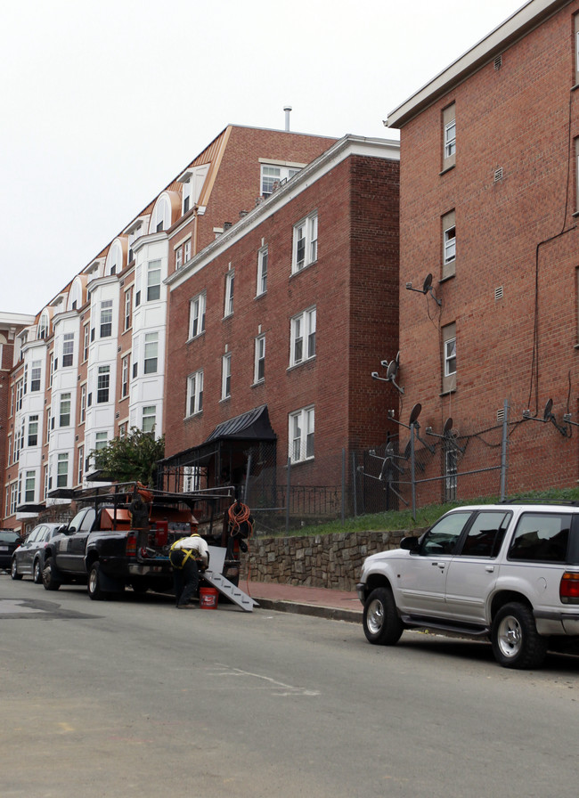 1433 Belmont St NW in Washington, DC - Building Photo - Building Photo