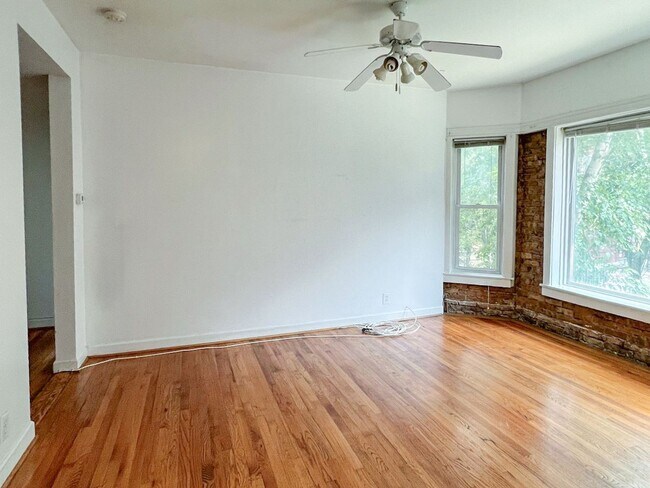 854 W Cornelia Ave, Unit 2N in Chicago, IL - Building Photo - Building Photo