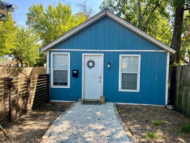 property at 2813 Travis Ave