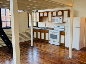 595 Mineral Spring Ave, Unit 14 in Pawtucket, RI - Foto de edificio - Building Photo